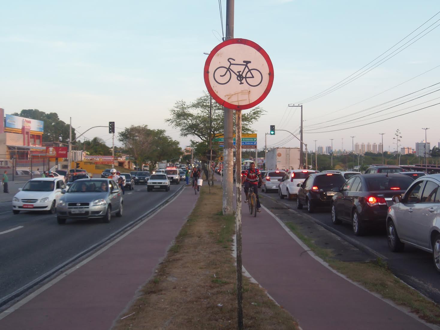SMTT registra queda no número de acidentes na avenida Tancredo Neves - SMTT Aracaju